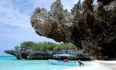 Beach & Bush (9 Days – Serengeti + Zanzibar)
